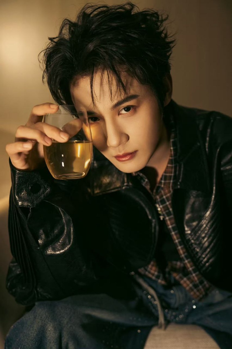 Чжэн Ечэн. Листайте галерею...