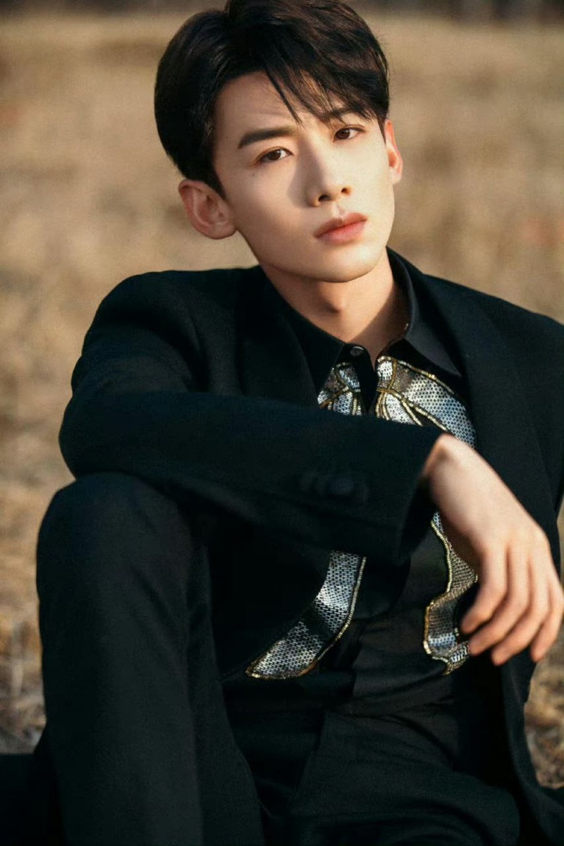 Бай Цзинтин. Листайте галерею...