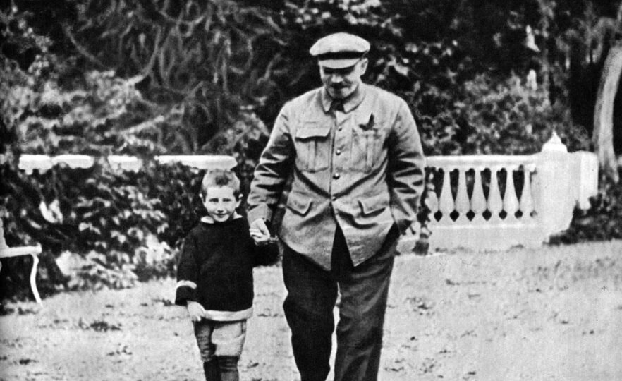 «Меньше слов, больше дела!» 10 привычек Ленина, которые определяли его жизнь и стиль управления, — зачем они были важны.