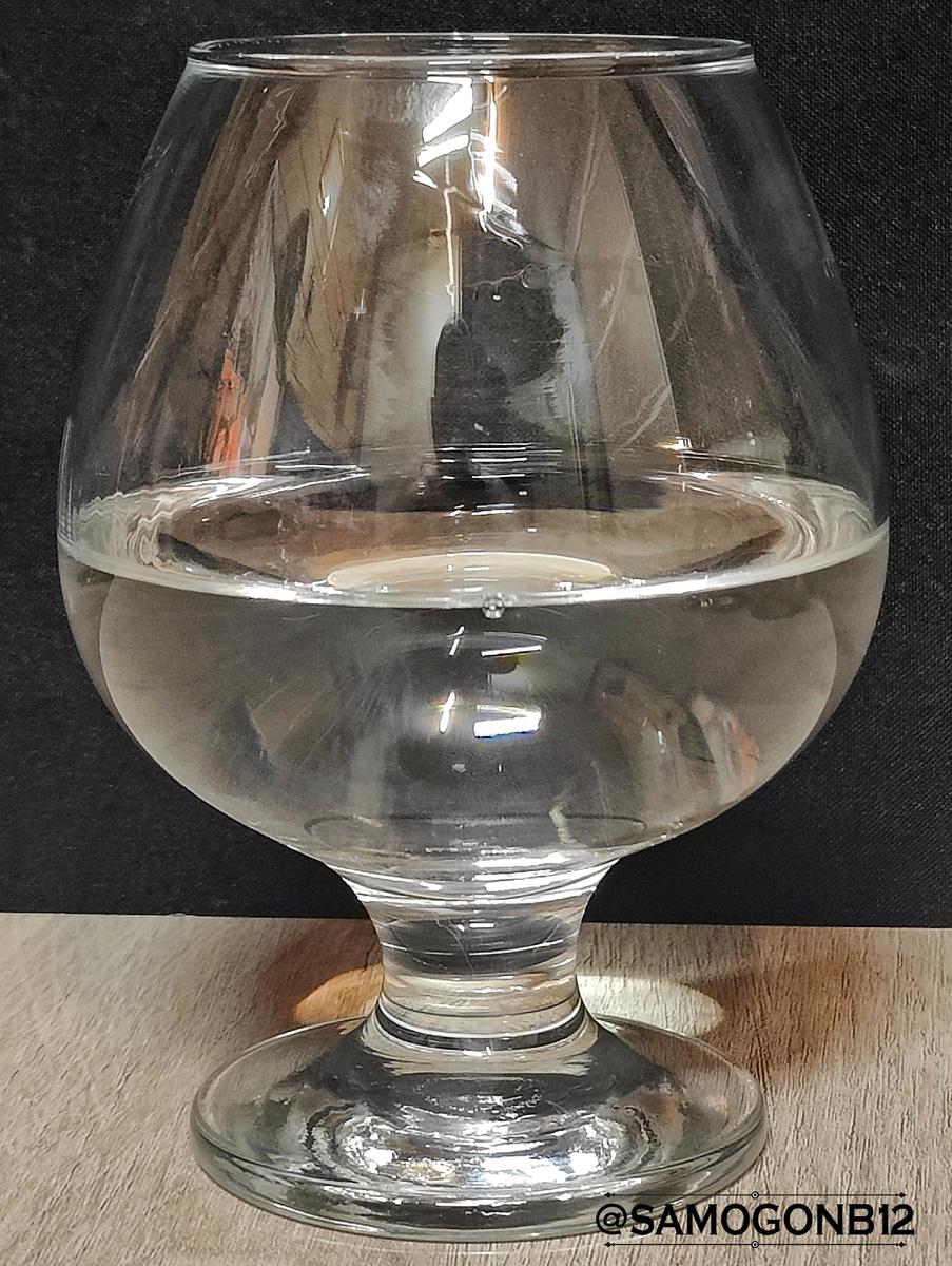 Белый ром в бокале. Фото автора ©