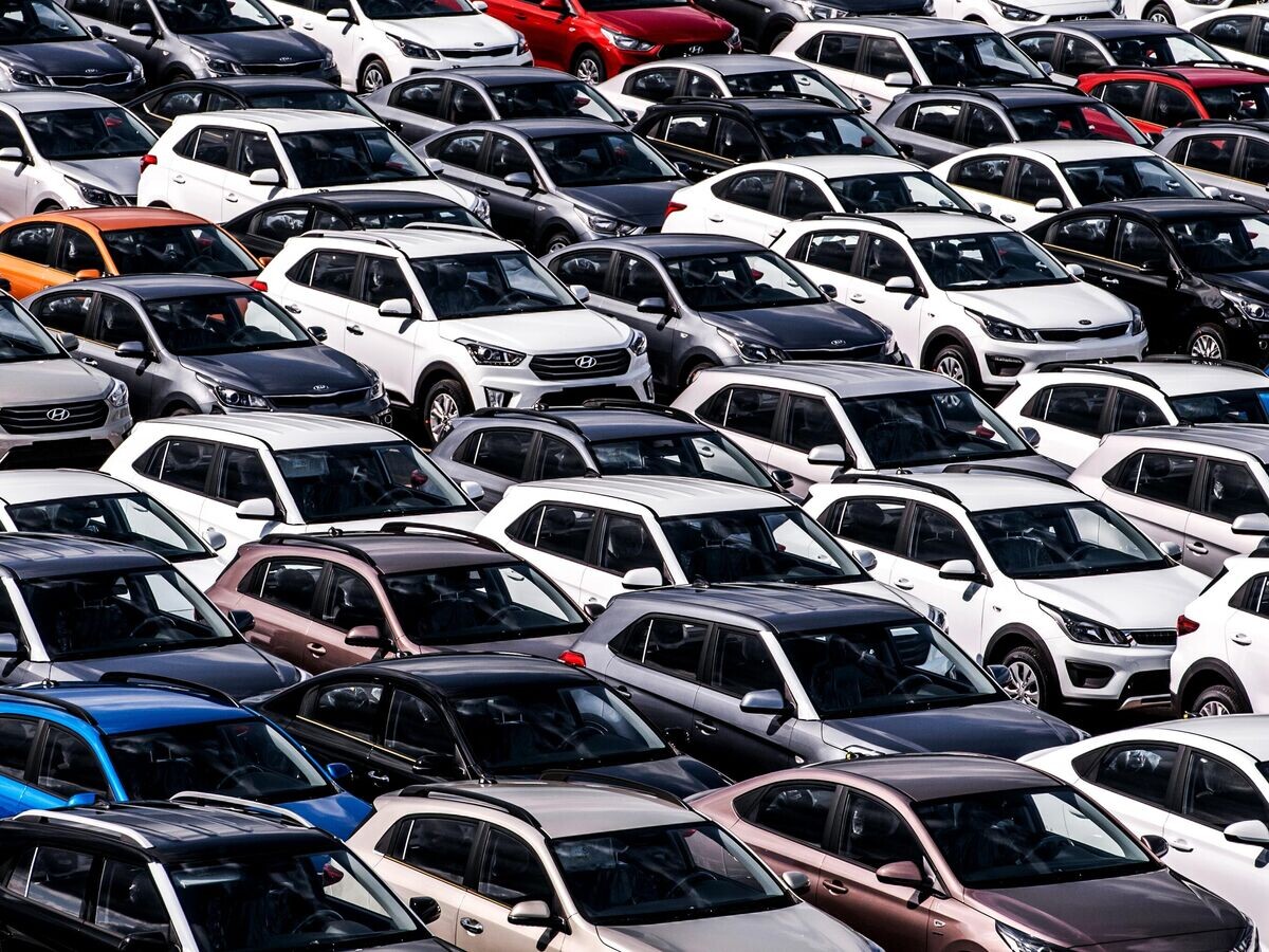    Автомобили на складе готовой продукции на территории завода Hyundai Motor Manufacturing Rus в Санкт-Петербурге© РИА Новости / Алексей Даничев