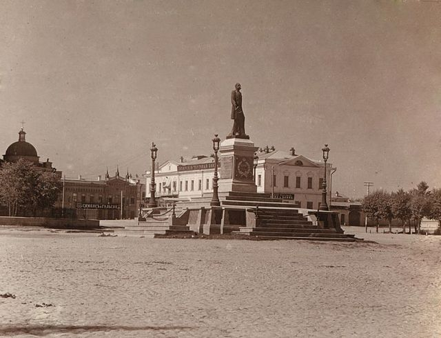 Памятник Александру II, который до революции стоял на Кафедральной площади Екатеринбурга (ныне - площадь 1905 года)

Прокудин-Горский 1910 год.