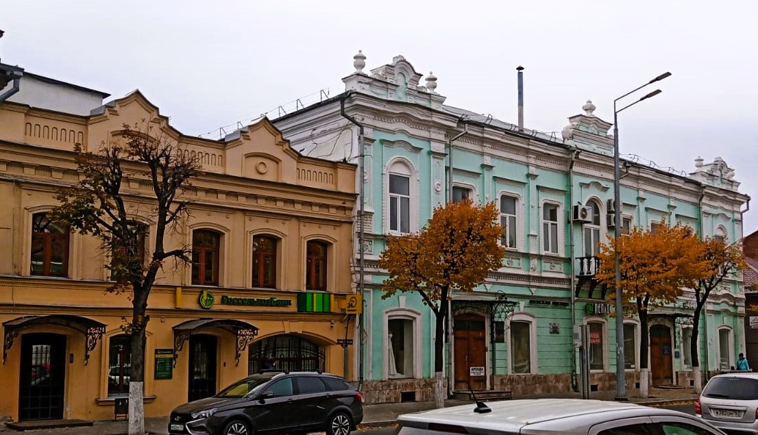 Дом наследников мещанки Борцовой. Дом с магазином фабриканта Н.С. Белоусова.