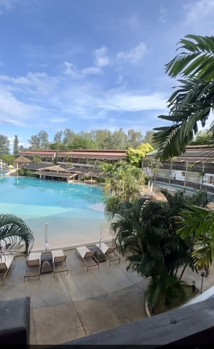 Вид на бассейны