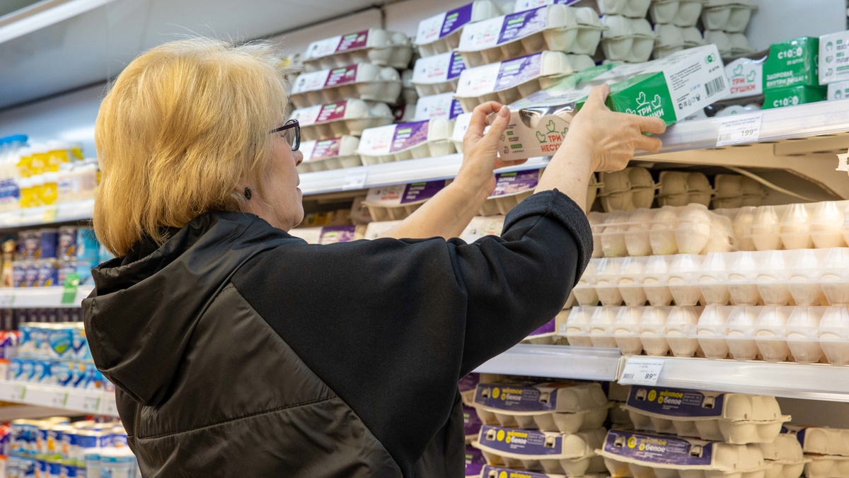 Россия вошла в топ-5 стран с самыми дешевыми яйцами — но почему они то исчезают с прилавков, то резко дорожают?