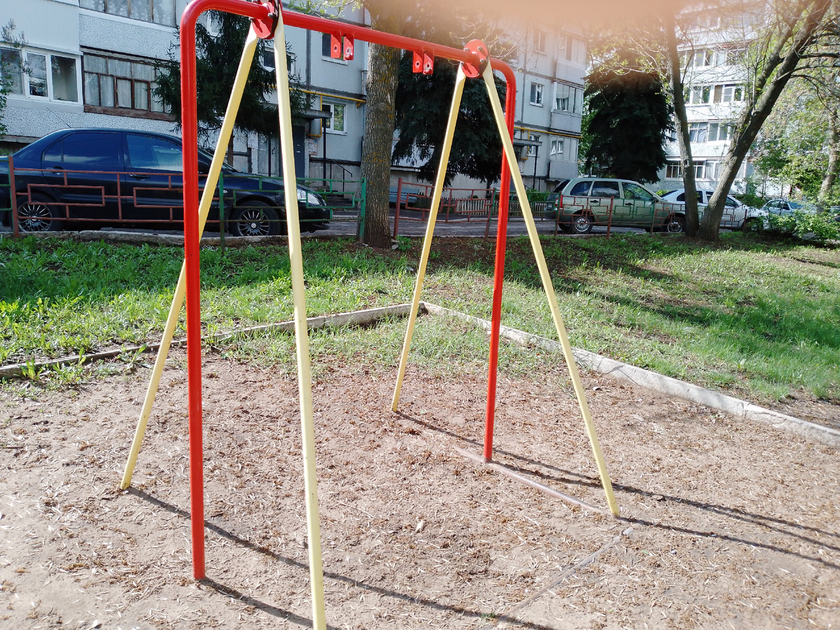 Вот качели.