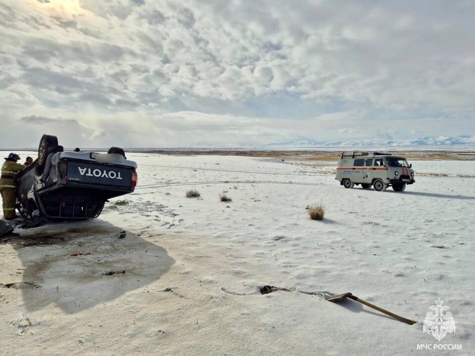    ДТП с "перевертышем" на Чуйском тракте в Кош-Агачском районе. Источник: ГУ МЧС России по Республике Алтай