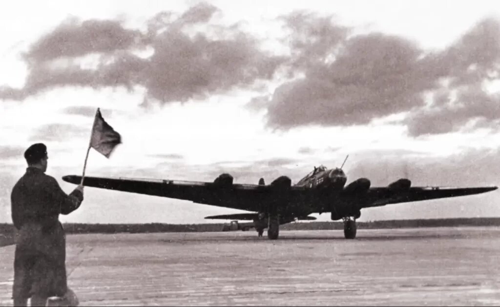  Бомбардировщик ПЕ-8