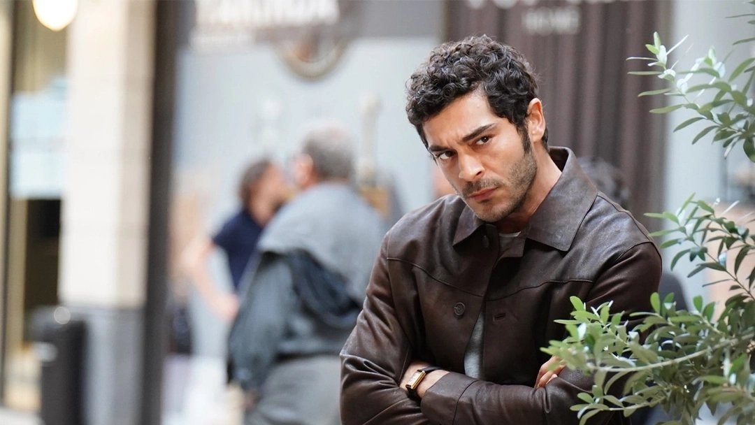 Кадр из сериала "Мошенники". Картинка из Интернета.