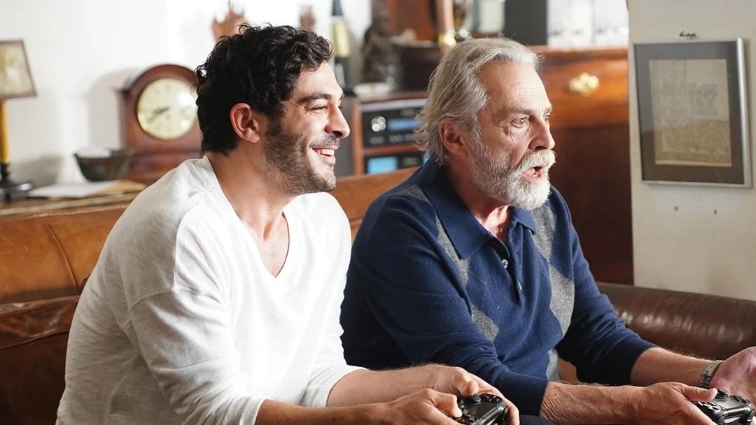 Кадр из сериала "Мошенники". Картинка из Интернета.