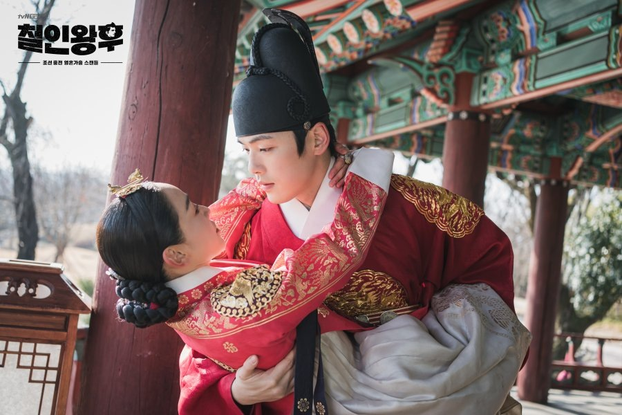 Милые котики король и королева 😁☺️