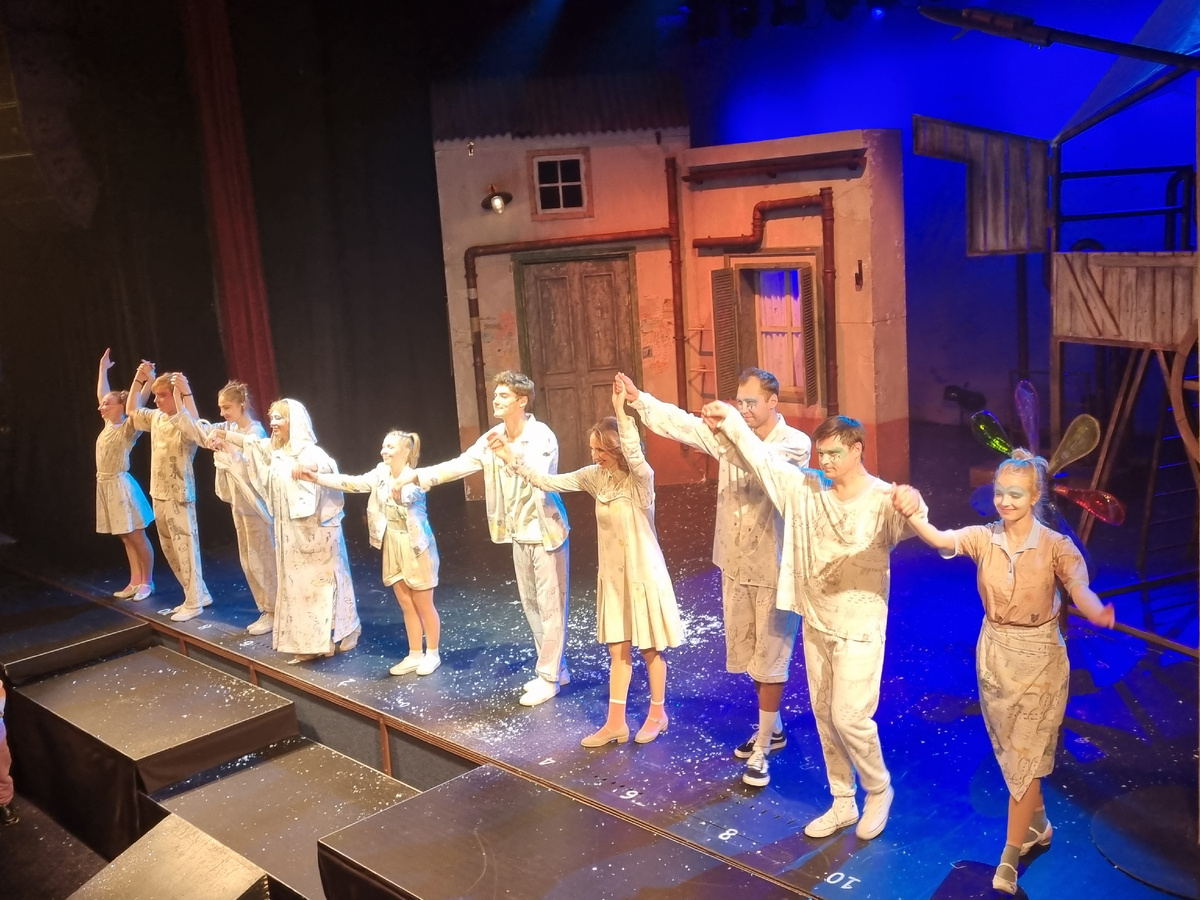 Артисты на поклоне