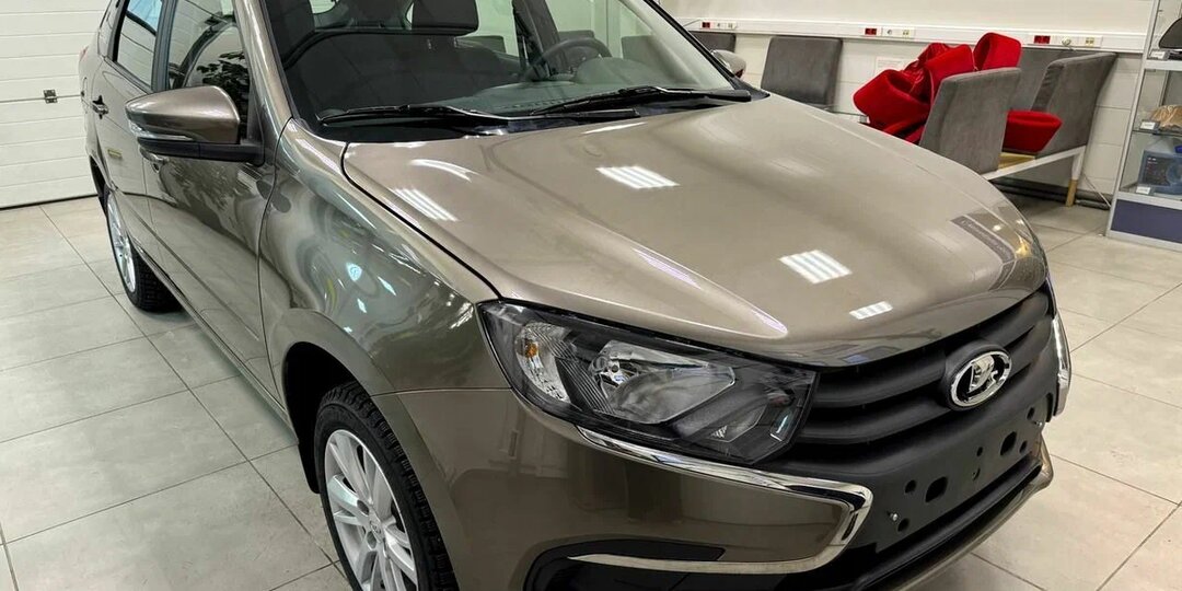 Владелец Lada Granta наказал наглого дилера на 4.000.000 рублей. Вернул бракованную машину и снял с салона в 5 раз больше