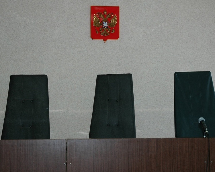     В Курске пьяный мужчина врезался в 5 припаркованных автомобилей