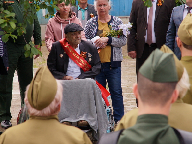    Сегодня свой 98-й день рождения отмечает ветеран Великой Отечественной войны Иван Павлович Отрошко из станицы Калниболотской
