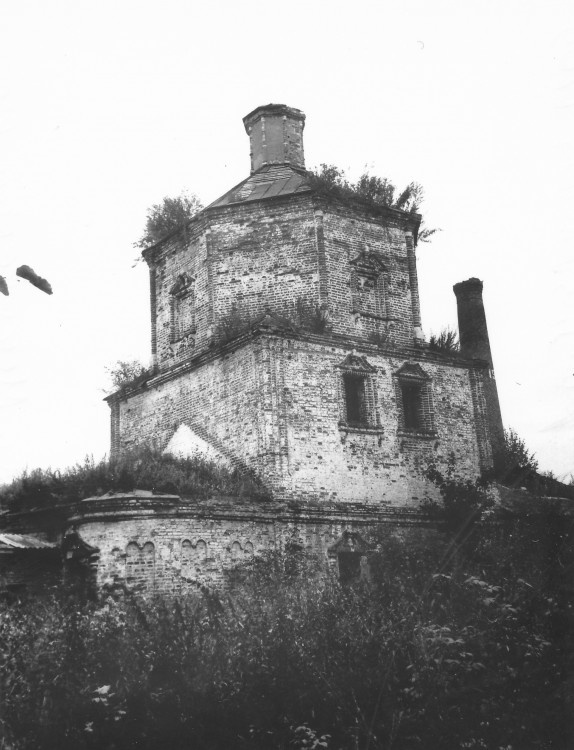 Таким Успенский храм был в годы безбожного лихолетья 