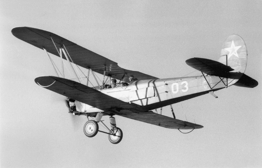 Самолёт У-2 (с 1944 года - По-2) конструкции Н.Н. Поликарпова.
