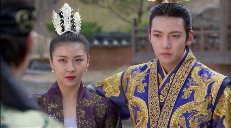 Игра актрисы мне не понравилась. И роль ее тоже. 