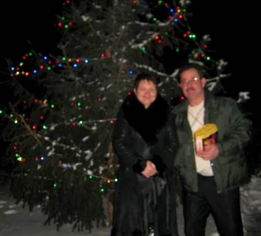 Мы, у нашей елки, за пару минут до рокового падения