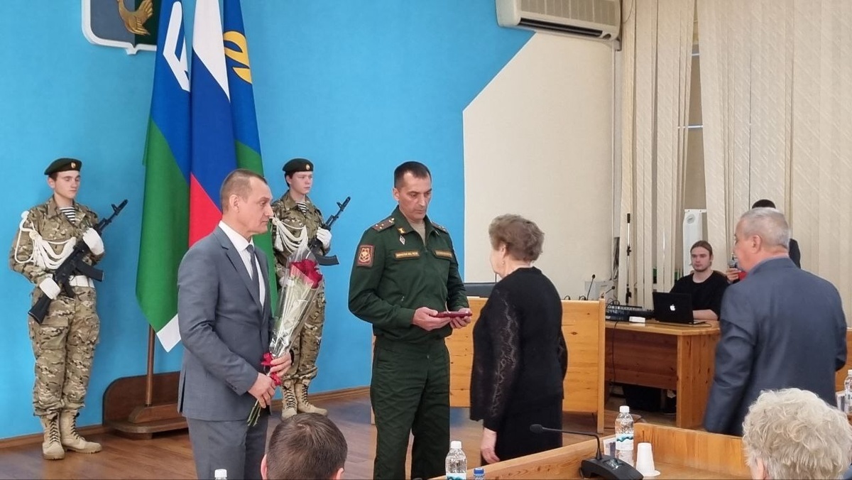    В Советском районе вручили награды родственникам погибших бойцов