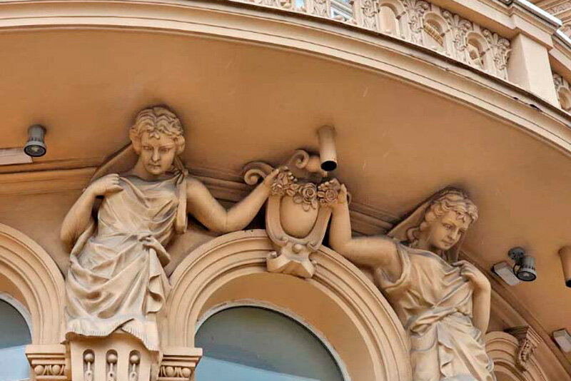 Кариатиды на здании Городской думы на Большой Садовой, 47. Фото: Afrus / Яндекс Карты