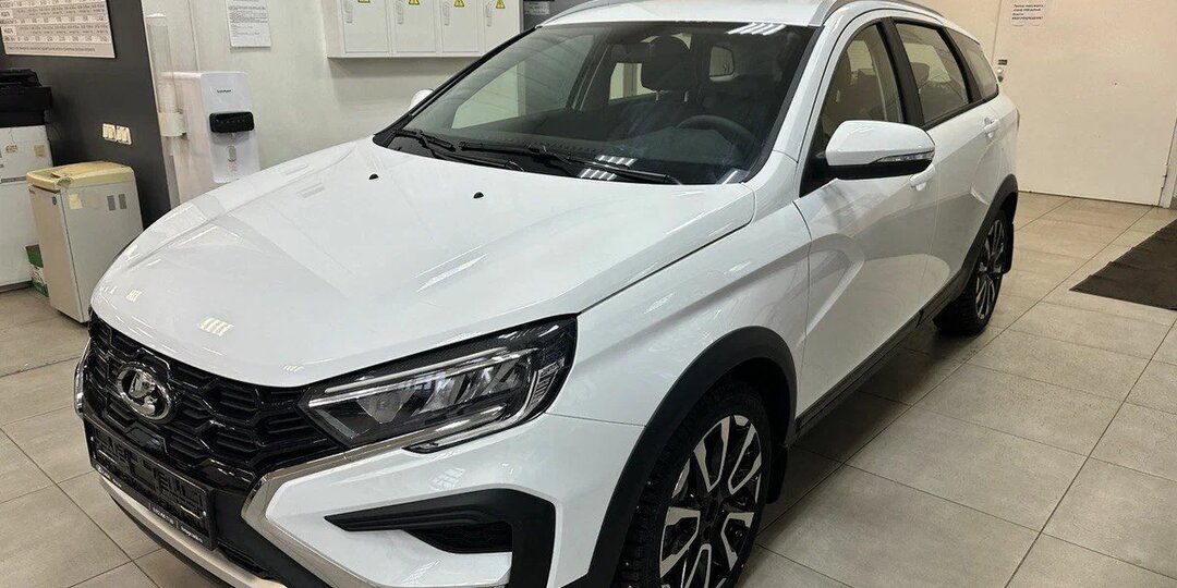 Взяли отцу новую Весту за 1.620.000 рублей. Не успели доехать до ГАИ, как она встала. Вызвали эвакуатор и сразу до дилера