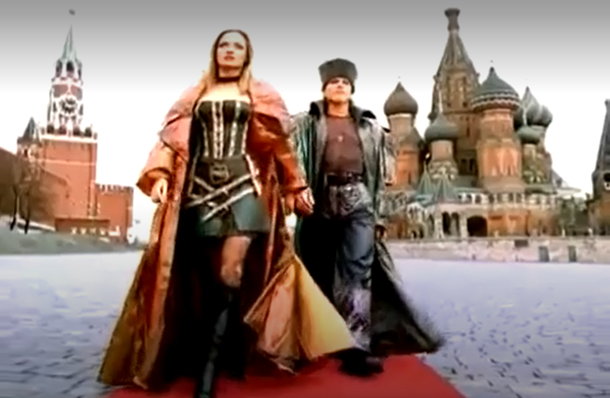 Кадр из рекламного ролика используется в информационных целях и для цитирования как культурный феномен 1990-х. Права принадлежат The Coca-Cola Company.