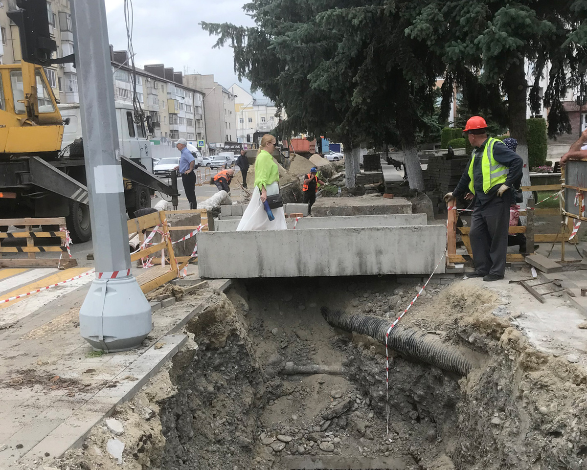 Идет капремонт теплотрассы по ул. Умара Алиева