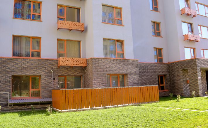 Квартира с лужайкой.
Фото: Виталий Барабаш