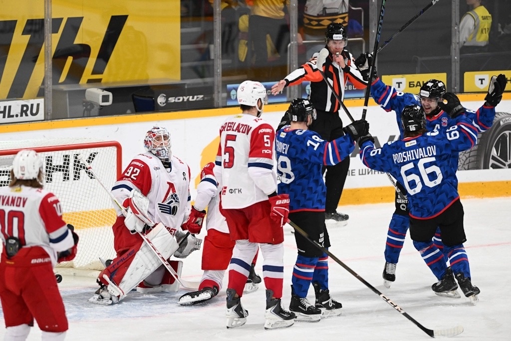    Матч состоялся 13 октября в Ледовом дворце. Встреча закончилась со счетом 4:3 в пользу хозяев площадки