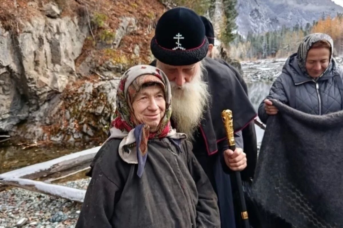    Агафью Лыкову на заимке в тайге посетили духовные отцы.