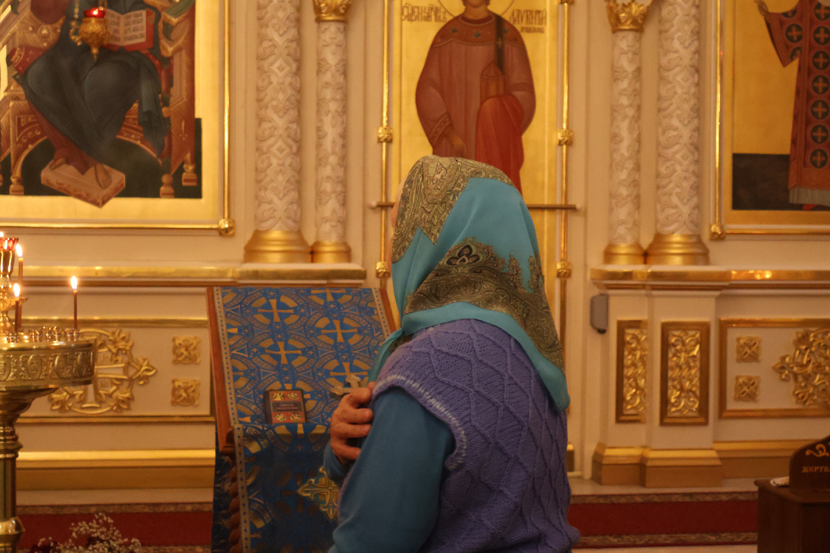 Листайте, 4 фото. начинается Причащение Святых Христовых Тайн