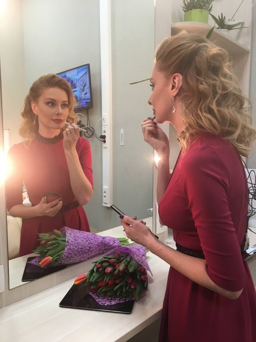 На фото: 
ведущая прогноза погоды на канале ТВЦ Алёна Дублюк