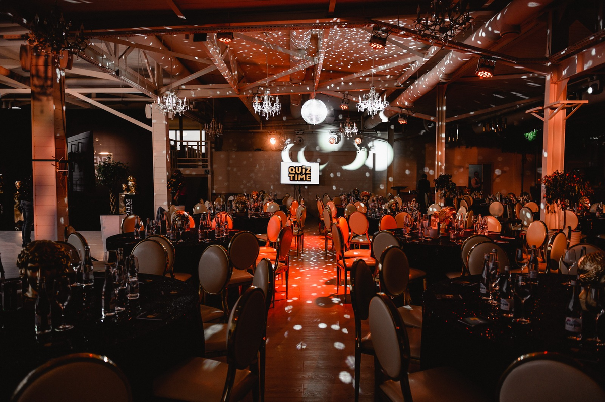 Качественная музыка не возможна без профессионального оборудования, которое есть в "КРЫМ terrace Moscow"