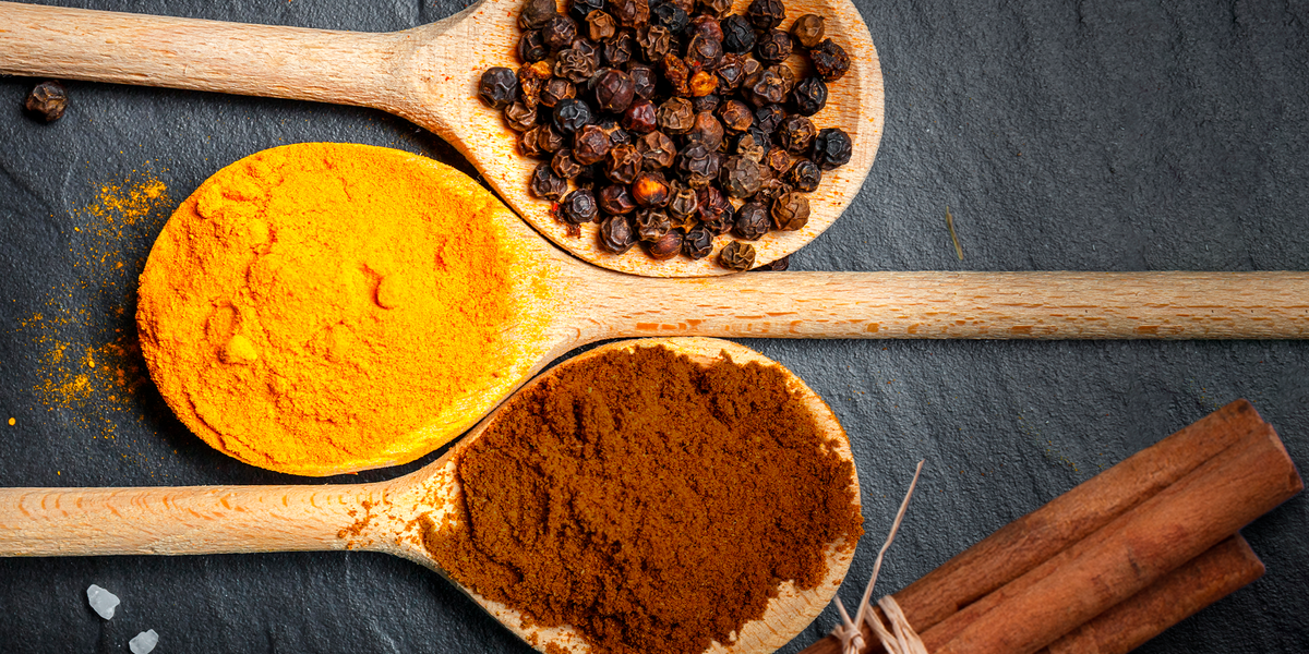 Куркума, корица и черный перец — трио, которое работает на здоровье и энергию.