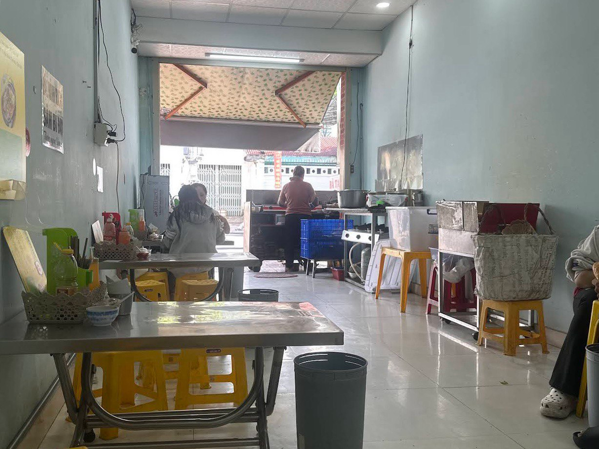 Вьетнамские кафешки очень простые