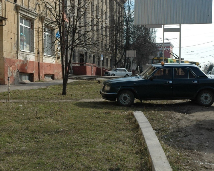     Мэр Курска предложил бороться с парковками на газонах с помощью публичного порицания