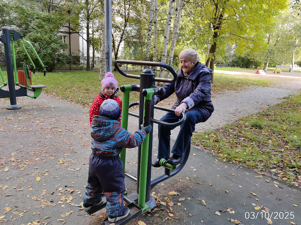 Прабабушка. До уровня родственных связей с прабабушкой мы ещё не дошли)) 