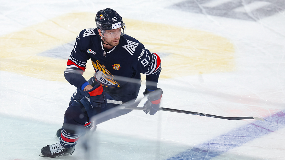 10 октября 2025 года, Магнитогорск. «Металлург» — «Торпедо» — 4:1. В атаке — новая звезда «Магнитки» Евгений Кузнецов.