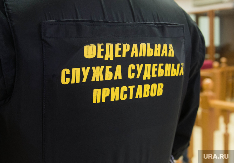 https://s.ura.news/760/images/news/upload/news/224/631/1052224631/137173_Sud_po_delu_yurista_blogera_Vasiliya_Fedorovicha_Ekaterinburg_fssp_rossii_sudebnie_pristavi_2951.2053.1365.687.jpg