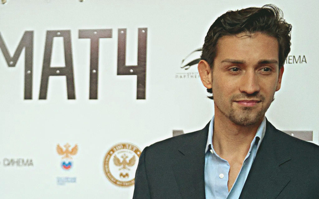 В 2011 году Руслан выпустил трек Symphony, который зазвучал на всех радиостанциях