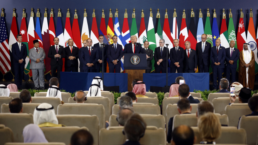    Фото: Reuters/YOAN VALAT