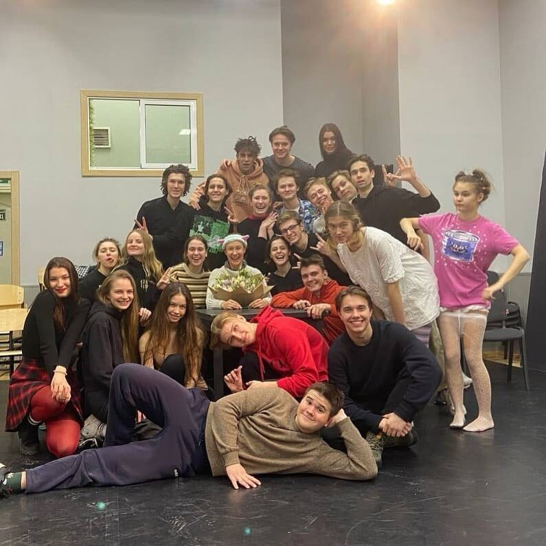 Евгения Дмитриева (в центре) с учениками