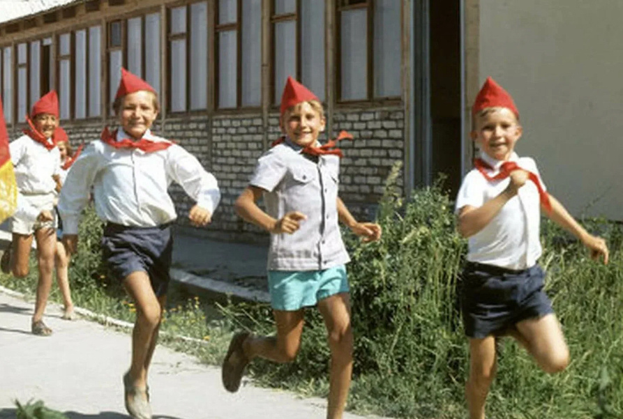 Советский Союз подарил счастливое детство многим мальчишкам и девчонкам👌Архивное фото