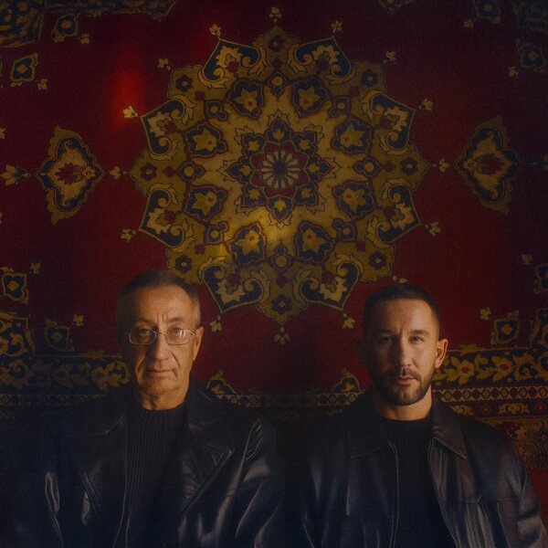     Сергей Приказчиков встретился с отцом в клипе «Пиццы» «Let it Be»