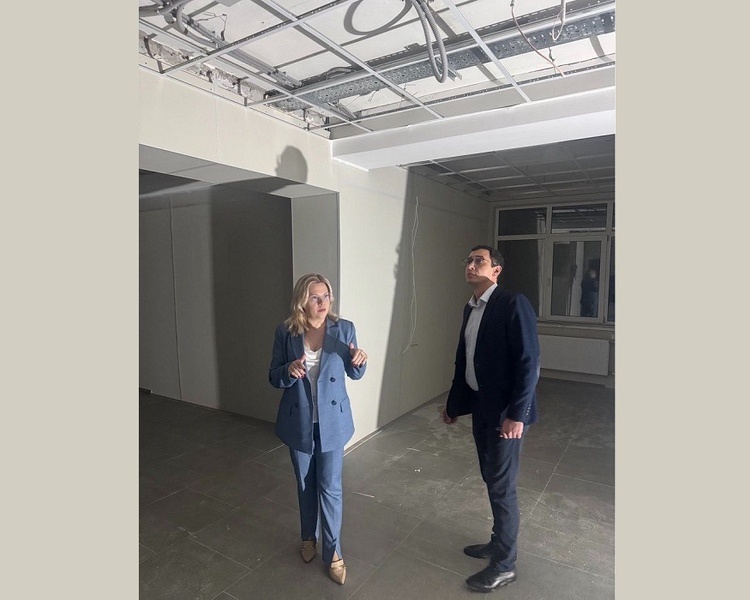     В Курской области завершается капремонт взрослой поликлиники Дмитриевского района