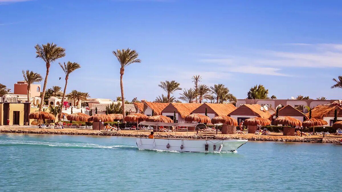    Отель в Египте. © unsplash.com / Jametlene Reskp