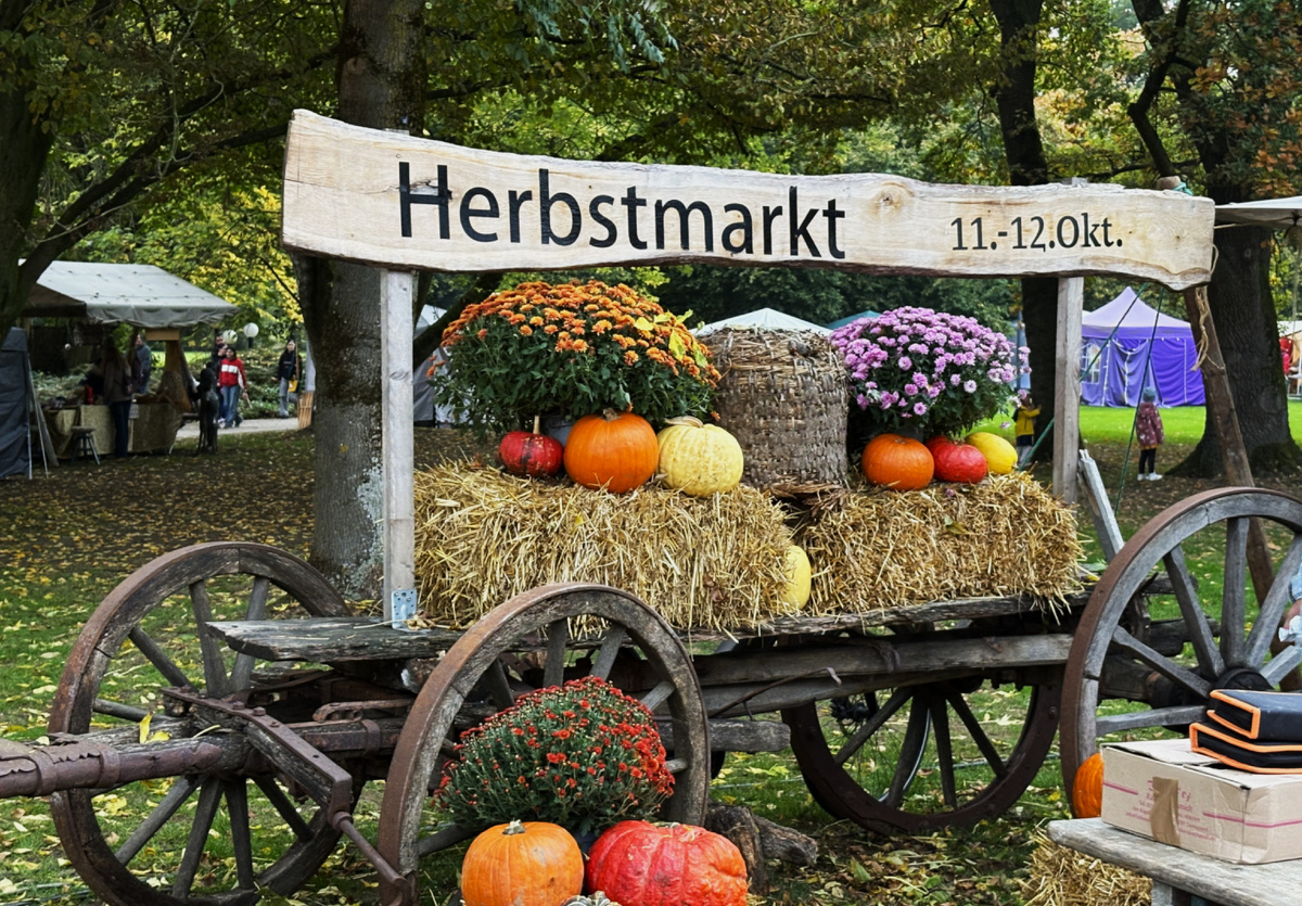 Тематические композиции оформлены, буквально,  на каждом шагу. Фото моё.