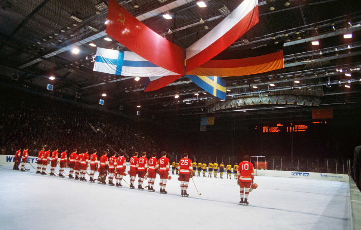    Хоккеисты сборной СССР  Вячеслав Ун Да-Син/ТАСС