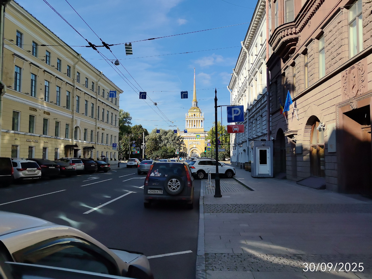 Адмиралтейство рядом с одним из государственных мед центров